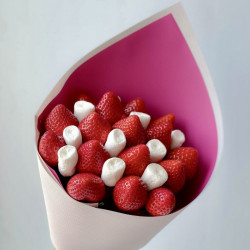 Букет из клубники в шоколаде с маршмэллоу